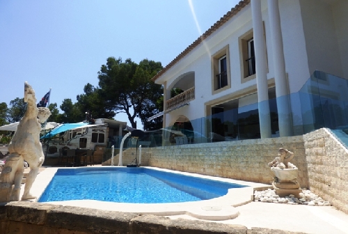 901.pool and front of mallorca holiday villa.jpg